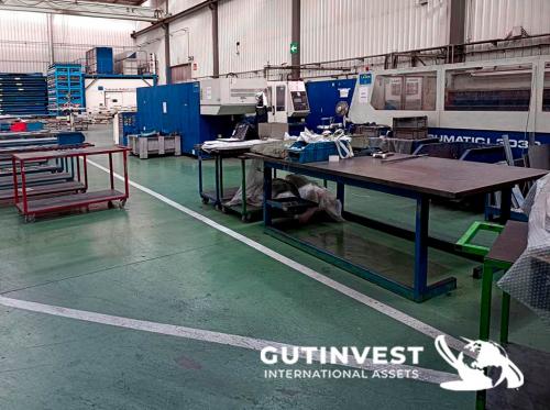 CO2 laser cutting machine