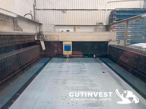 CO2 laser cutting machine