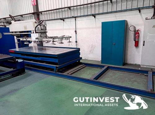 CO2 laser cutting machine
