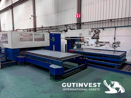CO2 laser cutting machine