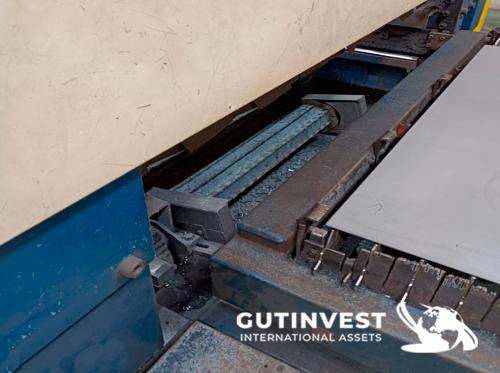 CO2 laser cutting machine