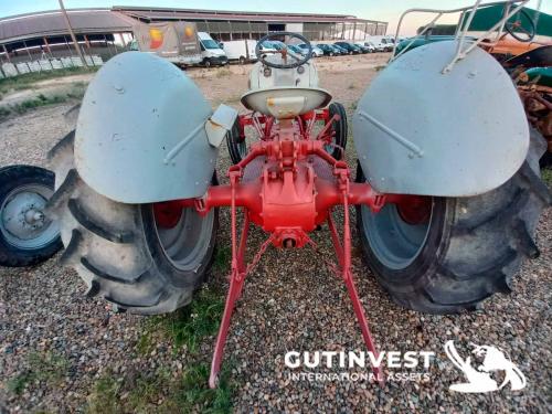 Agricultural tractor