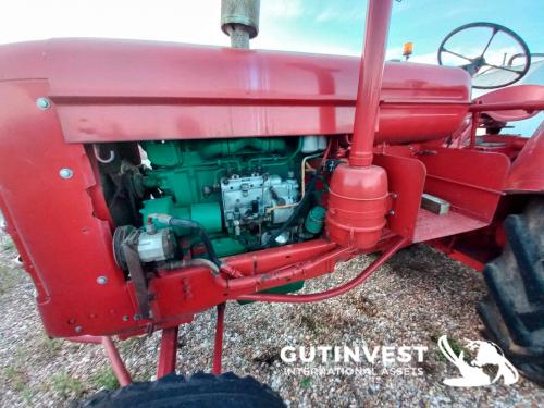 Agricultural tractor