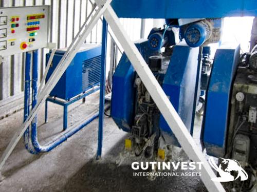 (x2) Briquetting presses for wood, plastic, paper...