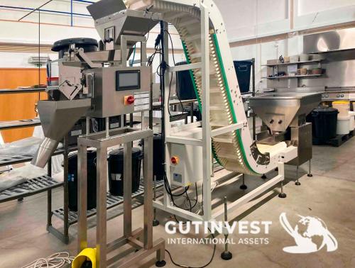 Semi-automatic vertical packaging and filling line