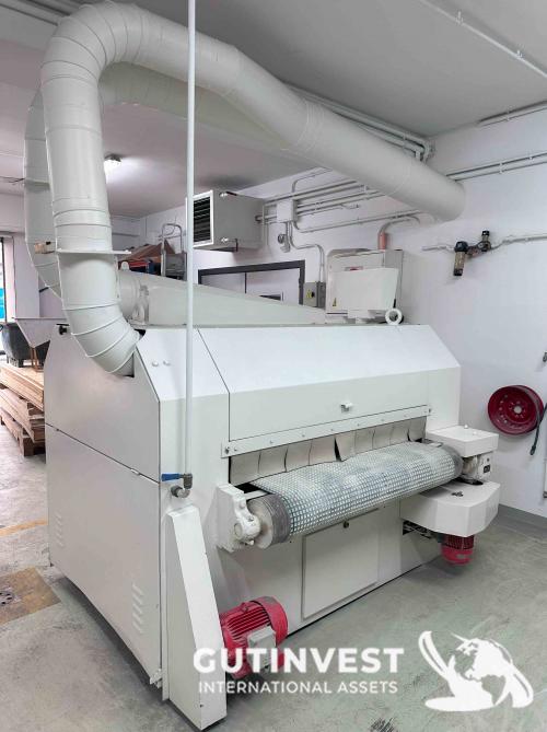 Deburring machine for wood