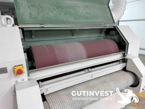 Deburring machine for wood