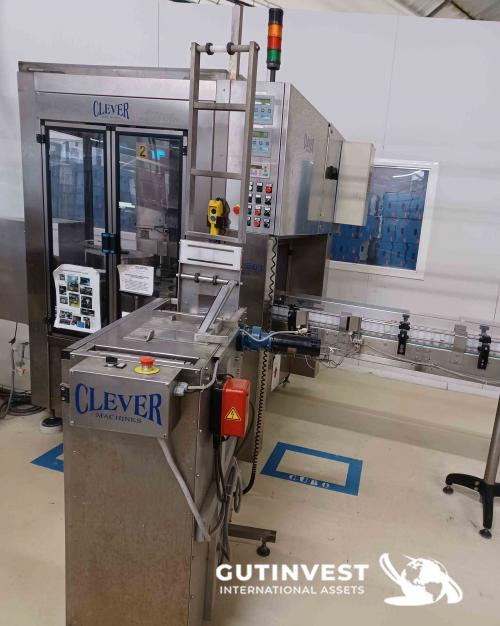 Labelling sleeving machine