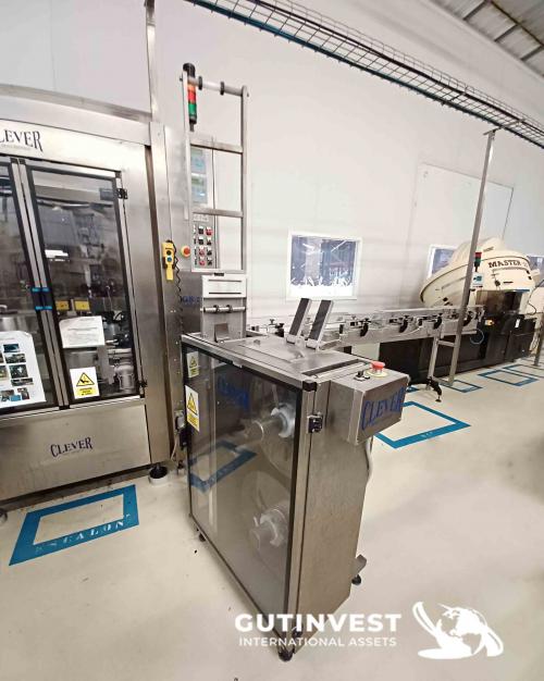 Labelling sleeving machine