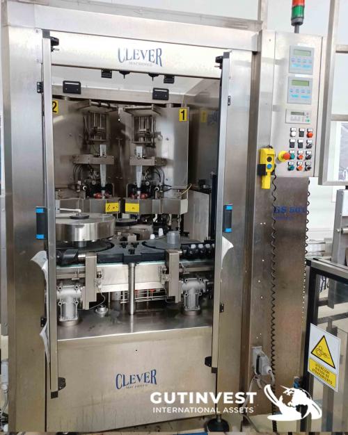 Labelling sleeving machine
