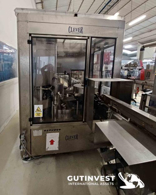 Labelling sleeving machine