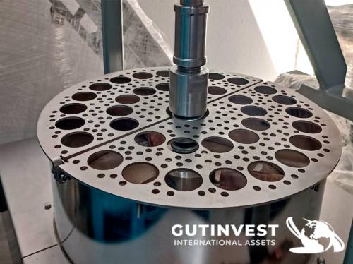 Chocolate and sugar extruder