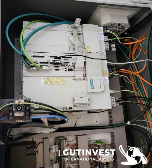 CNC milling machine - machining center
