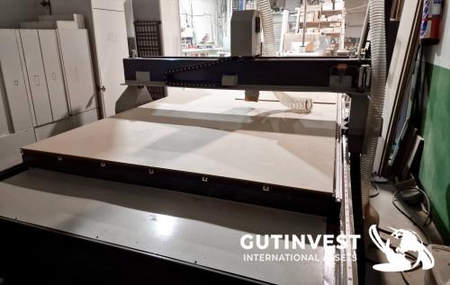 CNC milling and cutting machine for wood