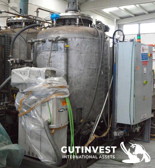 Jacketed tank with agitator
