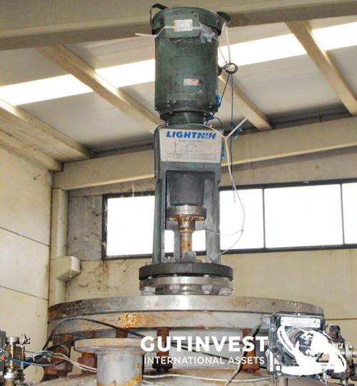 Jacketed tank with agitator