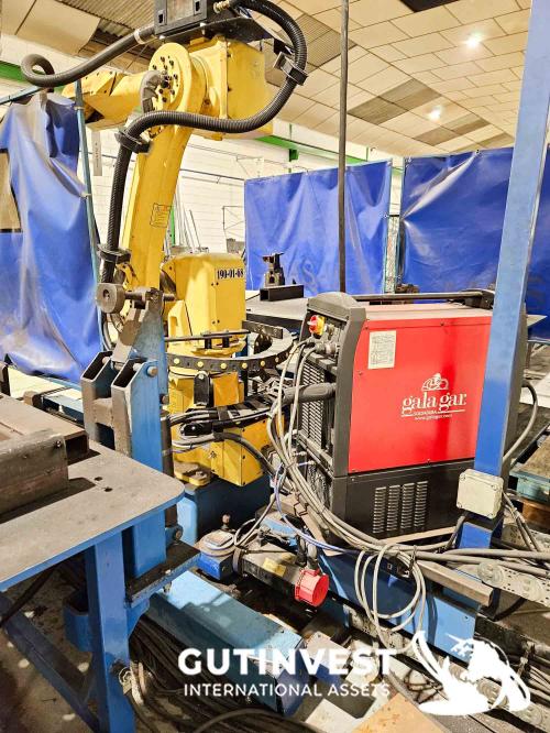 Welding robot with rail