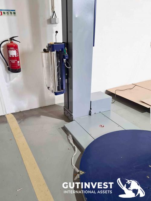 Pallet wrapping machine