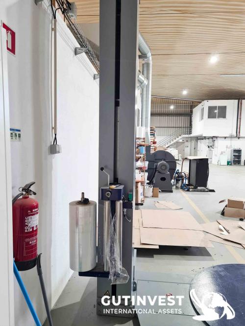 Pallet wrapping machine
