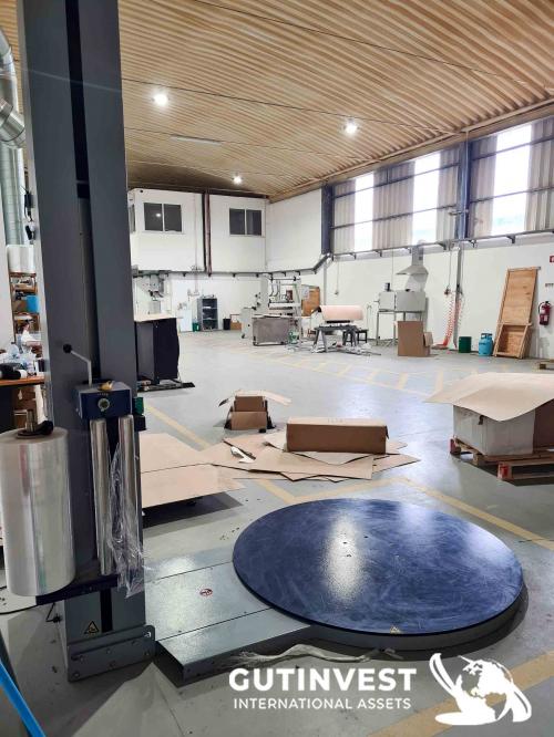 Pallet wrapping machine