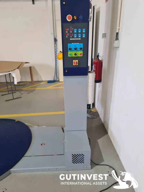 Pallet wrapping machine