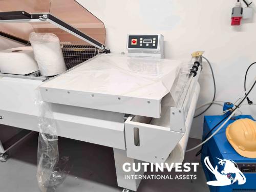 Vacuum packaging machine