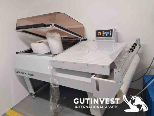 Vacuum packaging machine
