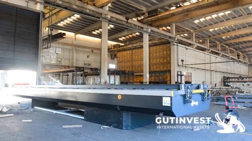 Loading and unloading platform with weighing
