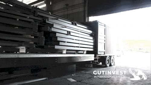 Loading and unloading platform with weighing