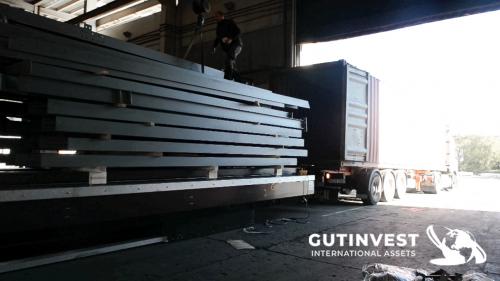 Loading and unloading platform with weighing