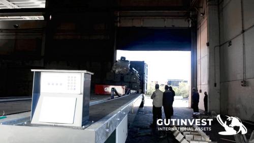 Loading and unloading platform with weighing