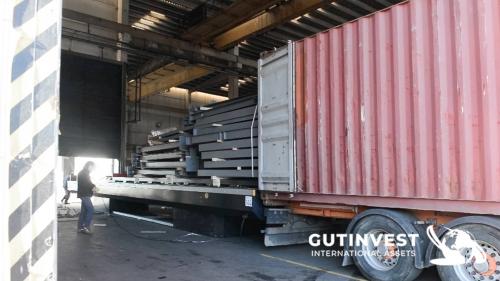 Loading and unloading platform with weighing