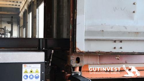 Loading and unloading platform with weighing
