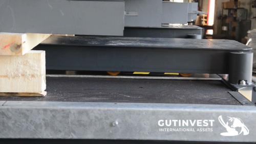 Loading and unloading platform with weighing