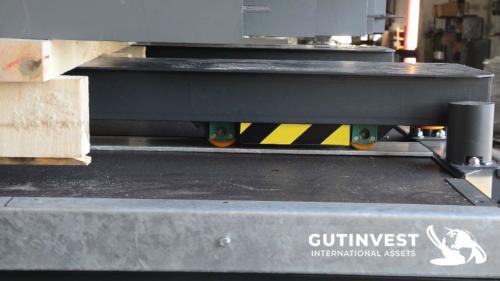 Loading and unloading platform with weighing