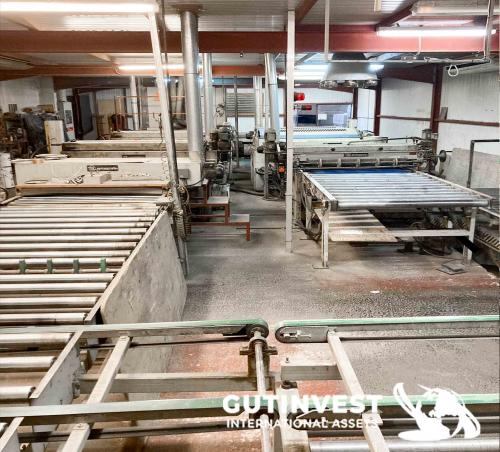Varnishing line for wood parquet