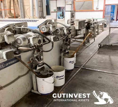 Varnishing line for wood parquet