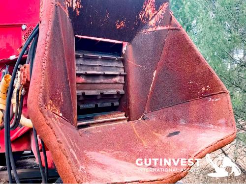 Mobile wood chipper with motor and trailer