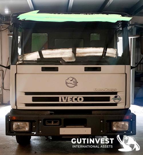 Dump truck with crane - open box