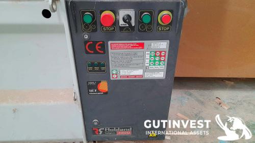 Table sawing machine for wood