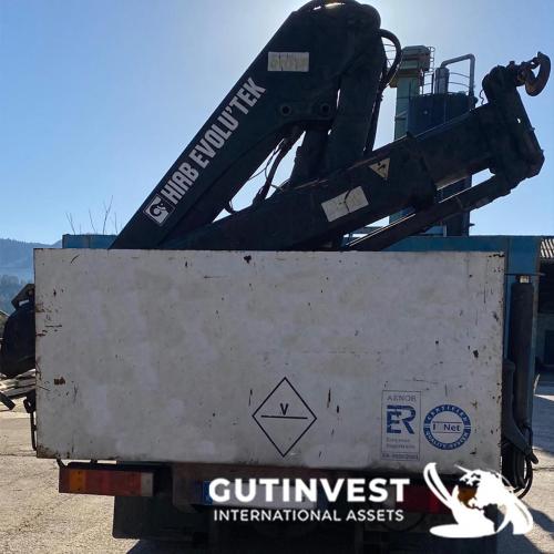 3 axis - open box truck with crane