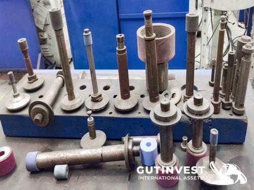 External and internal grinding machine