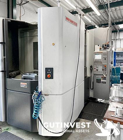 Horizontal machining center