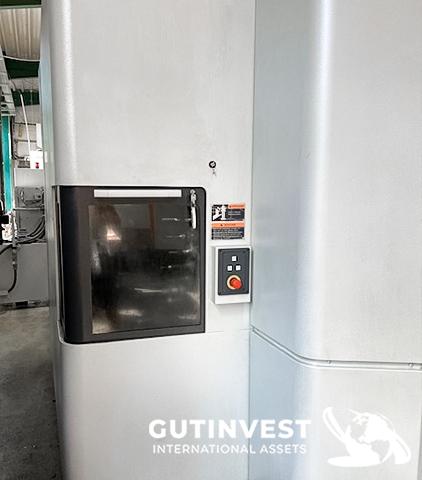 Horizontal machining center