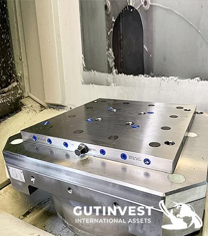 Horizontal machining center
