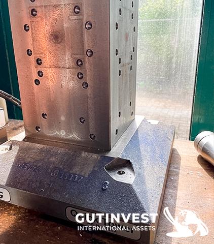 Horizontal machining center