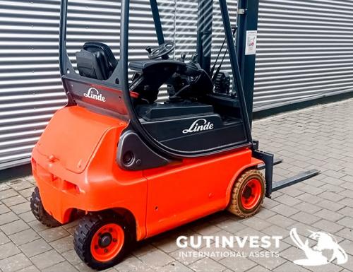  Electric Forklift