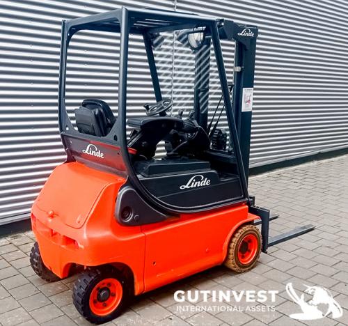  Electric Forklift