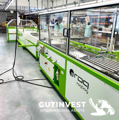 Máquina automática de doblado y embalaje de prendas