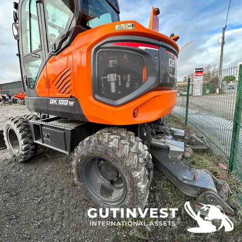 Wheeled excavator